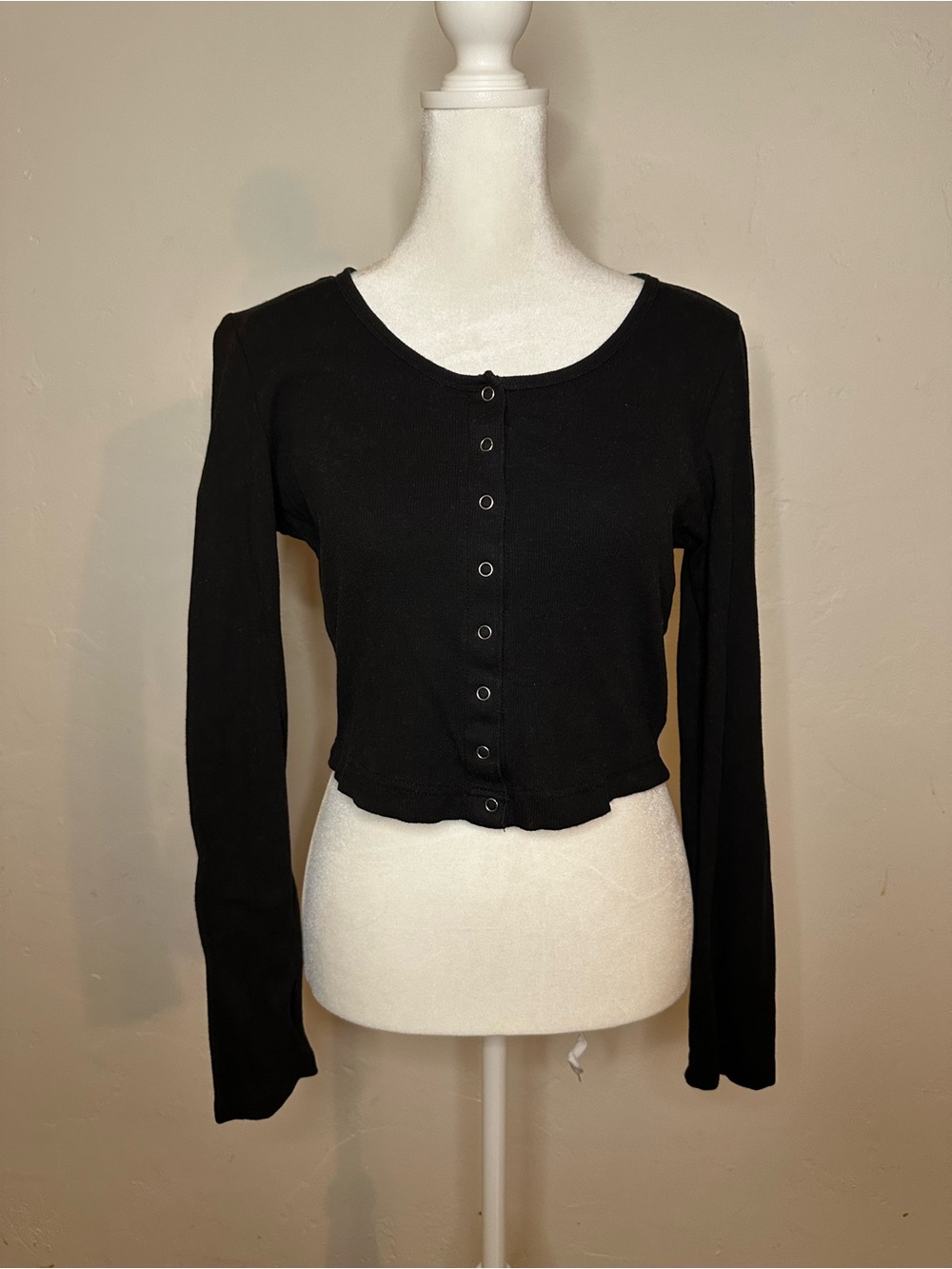 Black Long-Sleeve Button Front Cropped Tee